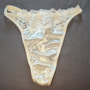 Victoria's Secret Thong Lace Size Large Ivory New with Tags